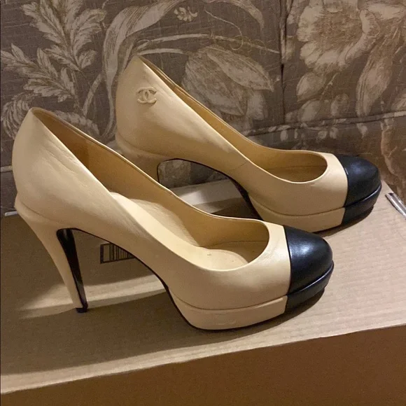 Chanel Beige and Black Women's Shoes - Picture 3 of 7